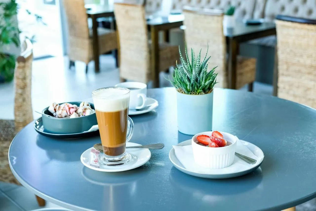Ocean Breeze Hotel Strand 3*,